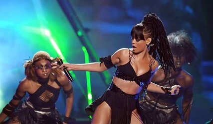 Rihanna - Performing at American Idol Grand Finale Display