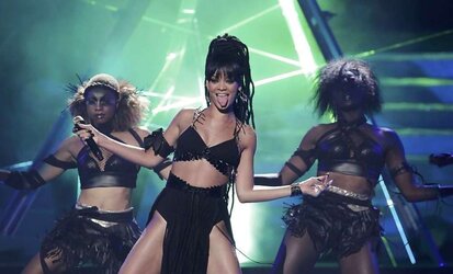 Rihanna - Performing at American Idol Grand Finale Display