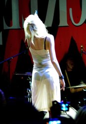 Taylor Momsen leaned over