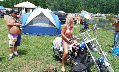 Buxom femmes 46 (BIker women sensational)