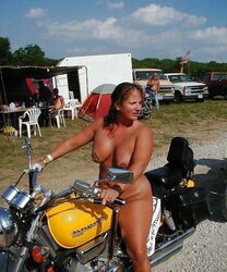 Buxom femmes 46 (BIker women sensational)