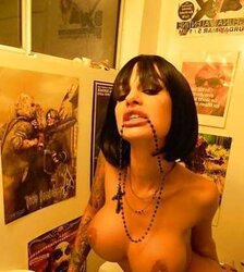 Infrequent Angelina Valentine Images - SurlyD!!