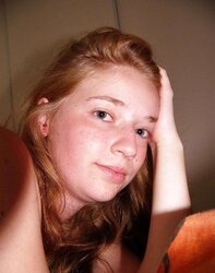 Belle small teenager rousse