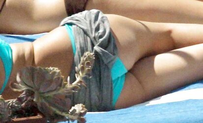 Selena Gomez Bathing Suit At Pool In Miami Sep