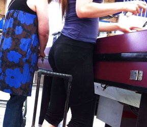 Voyeur street teenager gym bootie leggings