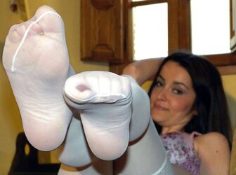 Inexperienced Ladies in Nylon Soles Posing