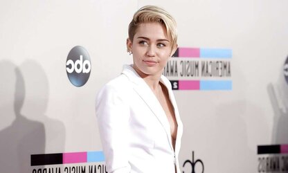 Beautiful Miley Cyrus 2013 American Music Awards