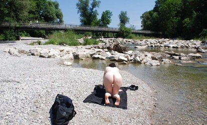 Nackt am Fluss , bare at the sea