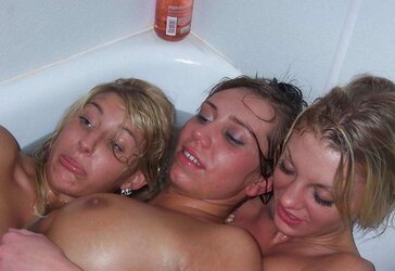 SWEETIES IN THE TUB