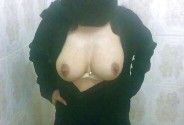 ARAB INEXPERIENCED MUSLIM BEURETTE HIJAB GIANT CULO vol.