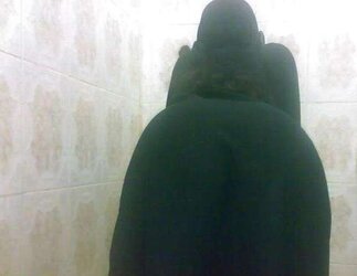 ARAB INEXPERIENCED MUSLIM BEURETTE HIJAB GIANT CULO vol.