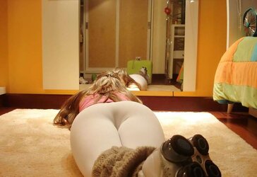 Inexperienced dame with adorable plump arse
