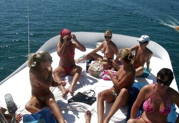 Stolen Photos - Gang of Femmes in Holidays Part