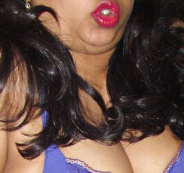 Plumper indian aunty