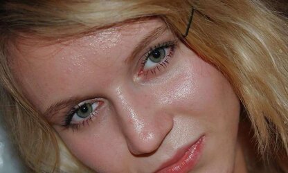 Bombshell Blond Uber-Sexy Bootie