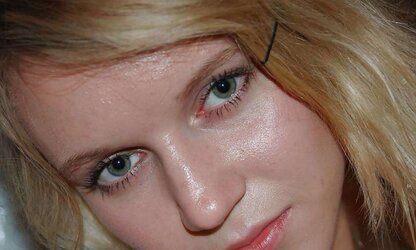 Bombshell Blond Uber-Sexy Bootie