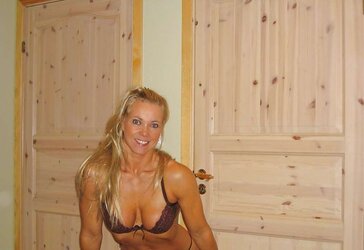 Super-Steamy Ash-Blonde Fitness Honey