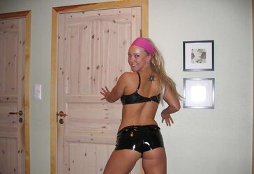 Super-Steamy Ash-Blonde Fitness Honey