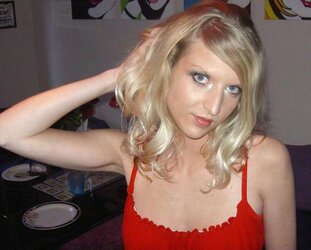 GORGEOUS TEENAGER SANDRA