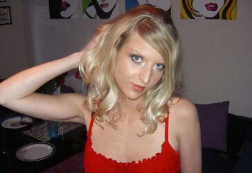 GORGEOUS TEENAGER SANDRA