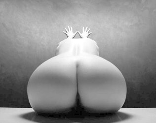 HEART SHAPED BUM TO GET YOU IN THE MOOD FOR VALENTINES DA