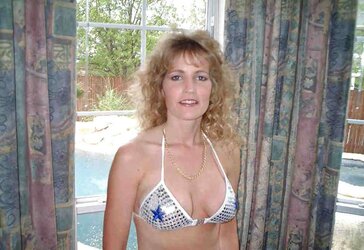 Blondie MUMMY at home showcasing off