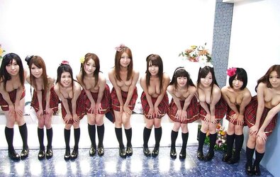Bare Woman Groups 23 - Japanese Gang Hump Gigs