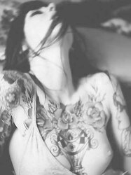 Femmes with tats