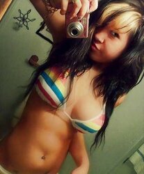 Non-bare selfshot teenagers