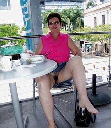 Upskirt fur covered poon sans undies