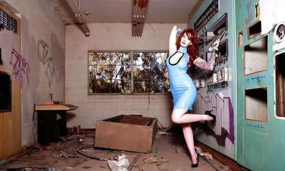 Redhead Temptress!