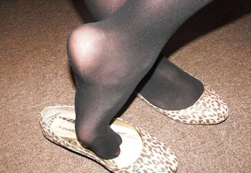 Girlfriend wears pantyhose and flats sent by member