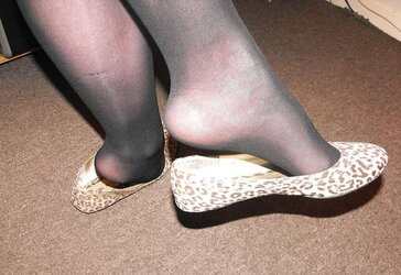 Girlfriend wears pantyhose and flats sent by member