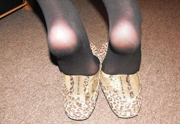 Girlfriend wears pantyhose and flats sent by member