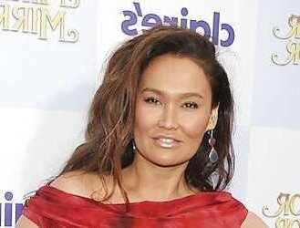 Tia Carrere mega bevy