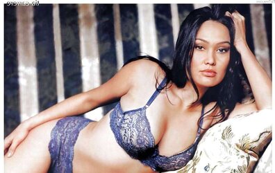 Tia Carrere mega bevy