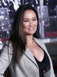 Tia Carrere mega bevy