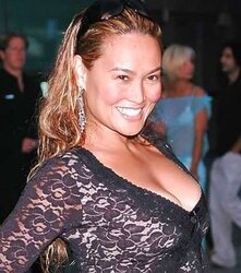 Tia Carrere mega bevy