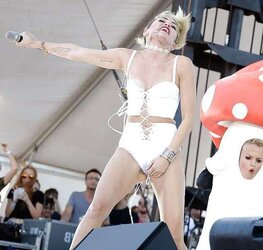 Miley Cyrus 2013 (two)