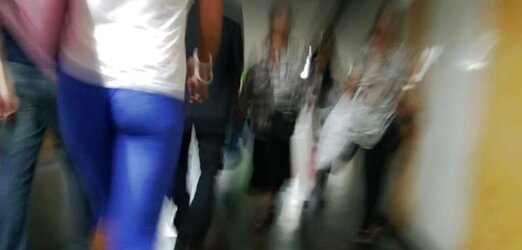 Salope a cul - legging dans le metro (une vraie pute)