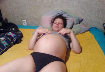 Pregnant inexperienced lactating boobs nips donk honeypot preg naked