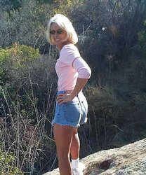 Molten Mature Anne lovin’ the Outdoors