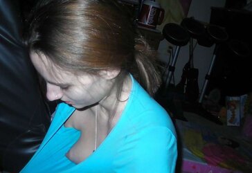 Downblouse teenager