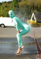 Hotrubberbabe Samantha in green spandex