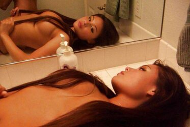 Some Inexperienced Youthful Women selfshots