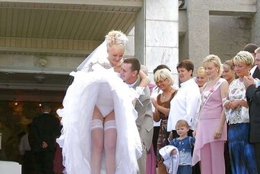 Brides. Upskirt