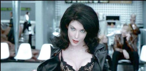 Lara Flyn Boyle