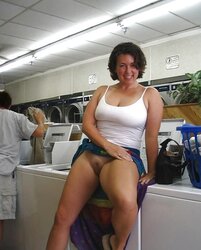 UPSKIRTS-NO UNDIES