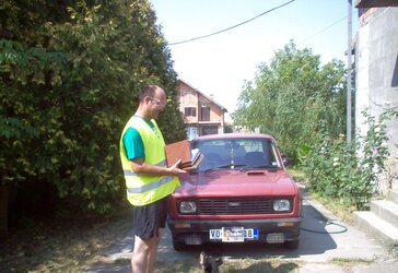 Vozaci,usporite pored skole!