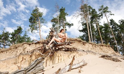 Suzanna A Palmiye Public Nakedness On Beach